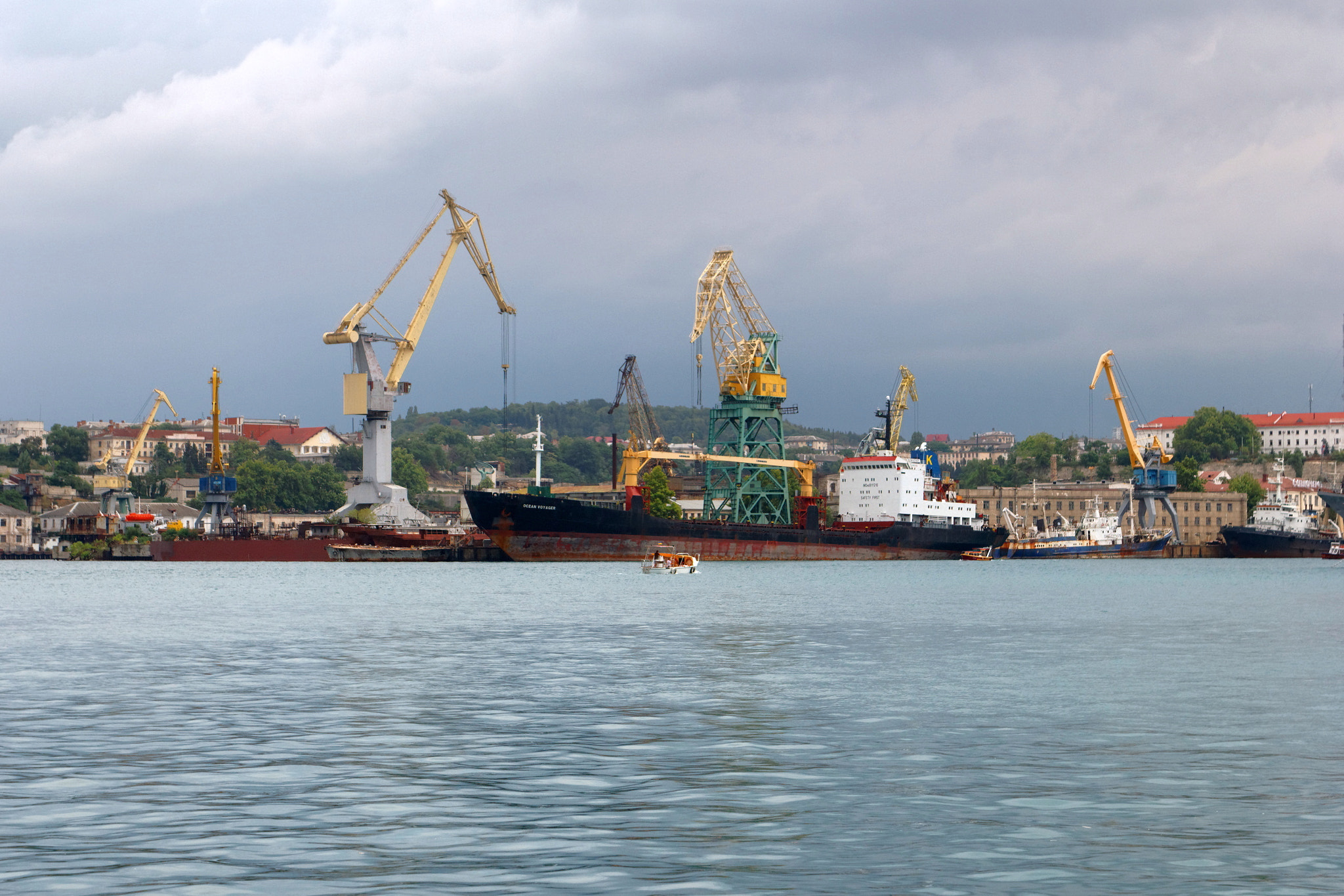 Nicușor Dan și Iliana Iotova vor discuta despre securitatea navigației în Marea Neagră