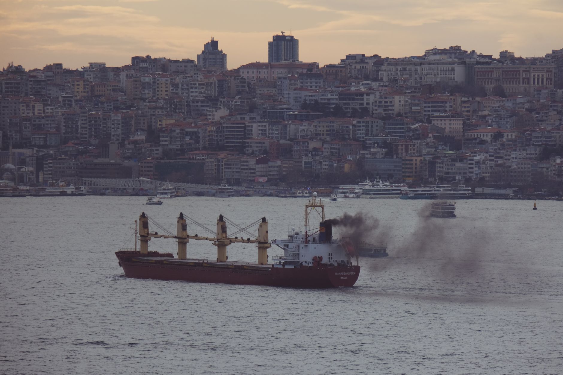 Alertă maritimă în zona Deltei Dunării: Incendiu la bordul navei Yara J