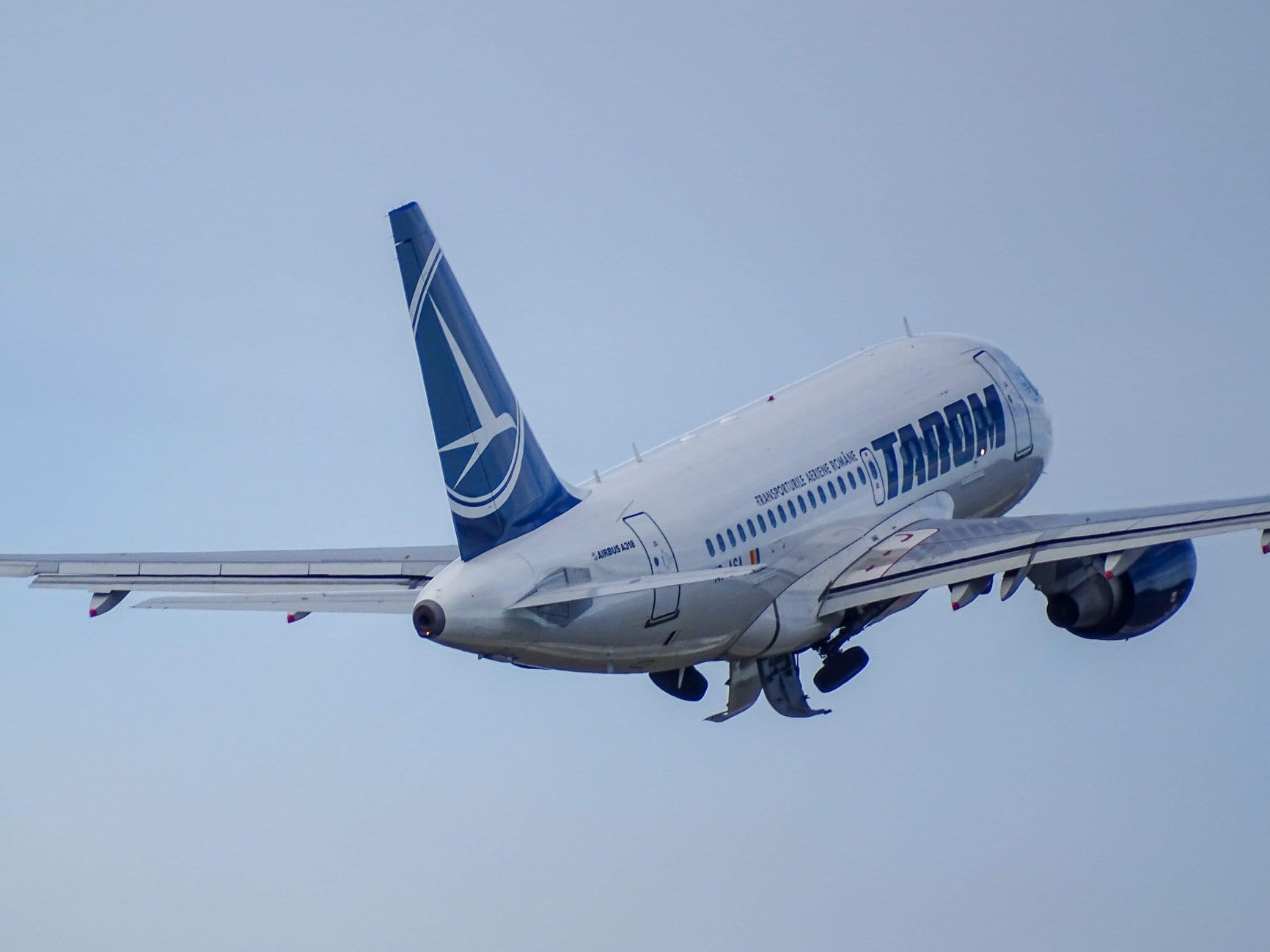 Programul de guvernare Luca Niculescu: Privatizarea TAROM și extinderea rețelei de autostrăzi