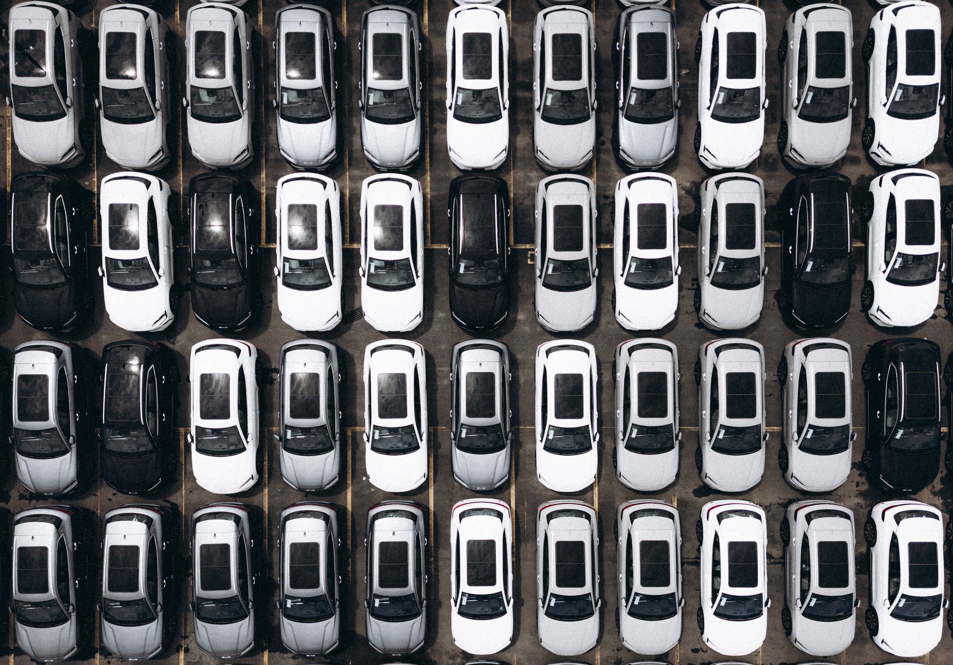 Serviciul Român de Informații achiziționează 100 de mașini electrice de la Țiriac Auto