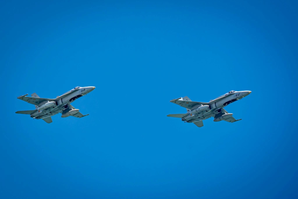 Două avioane F-18 spaniole au fost ridicate de la sol după detectarea unei ținte aeriene lângă granița României