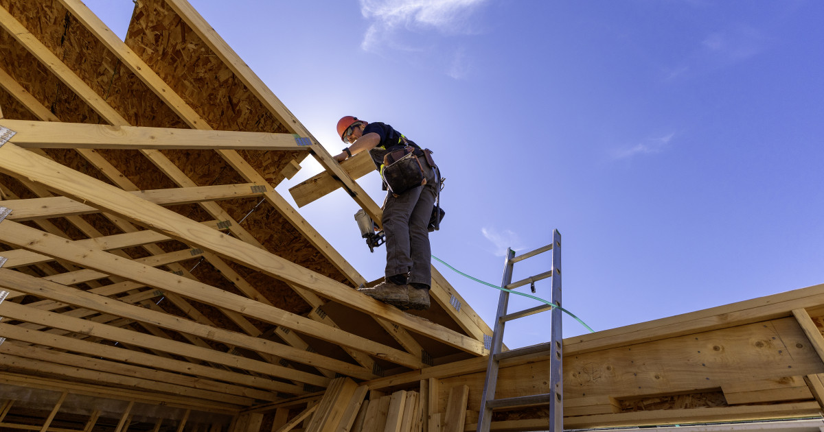 Reguli noi pentru construcțiile în mediul rural: ce anexe pot fi ridicate fără autorizație în 2026