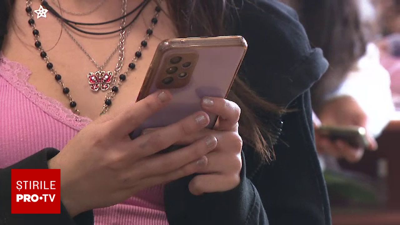 Nicușor Dan avertizează că rețelele sociale au devenit un câmp de confruntare pentru securitatea națională