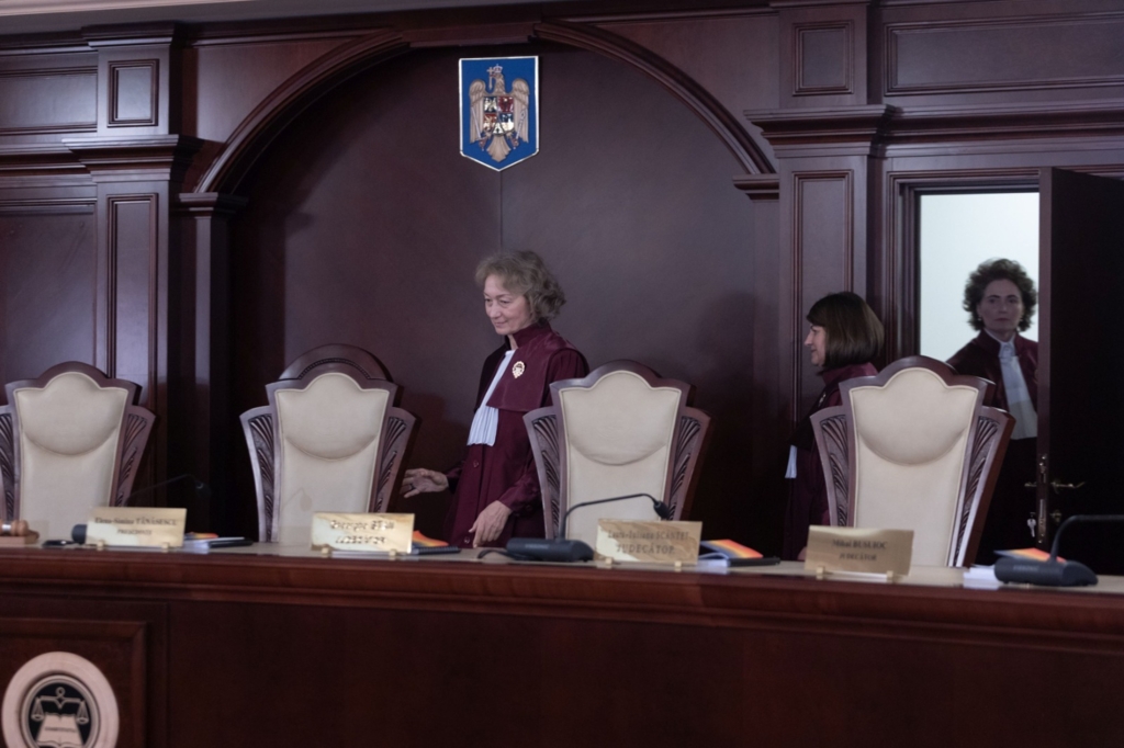 CCR aprobă consilierea psihologică a minorilor sub 14 ani fără acordul părinților