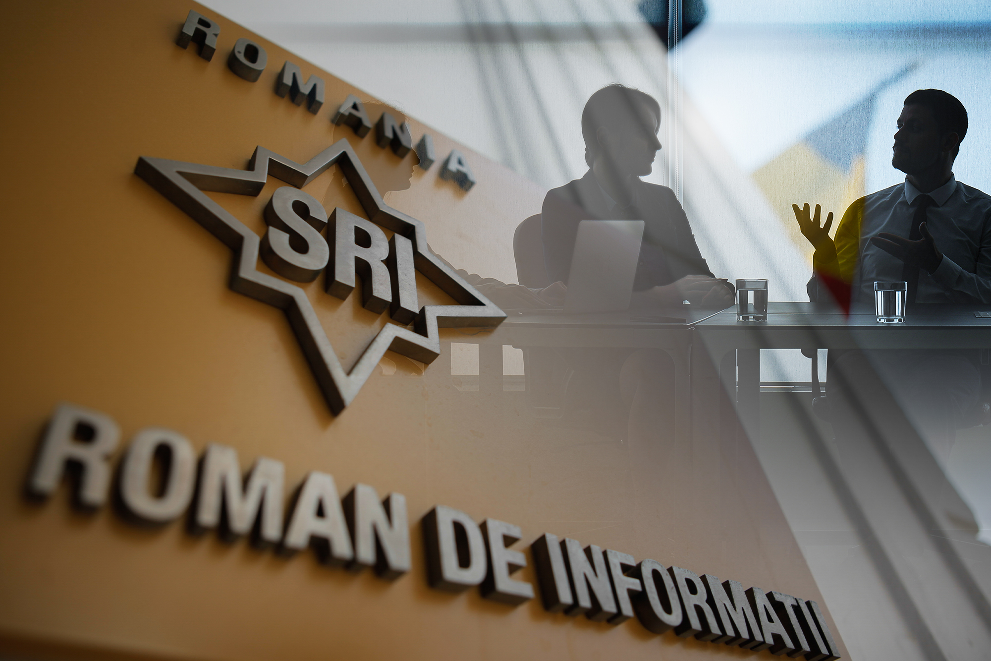 Reacții divergente în Comisia de control a SRI după utilizarea termenului „pe șestache” de către Serviciu