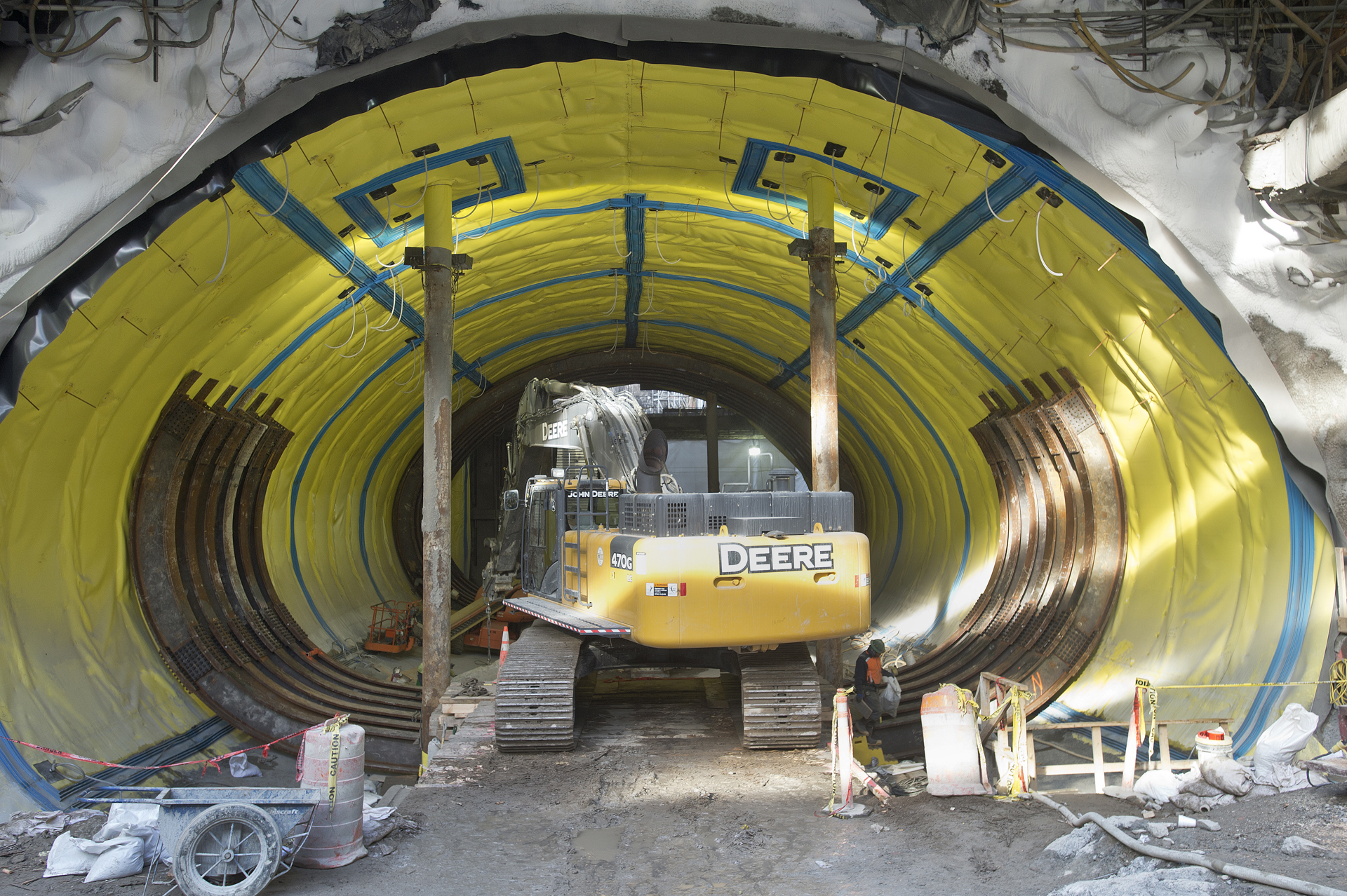 Demarează lucrările de consolidare pentru blocul afectat de explozia din sectorul Rahova