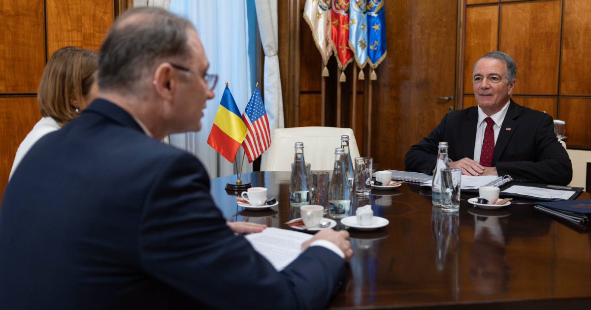 Luca Niculescu și Darryl Nirenberg discută consolidarea parteneriatului strategic dintre România și SUA