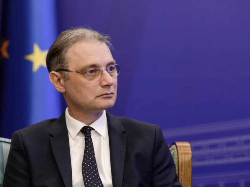 Premierul Luca Niculescu extinde echipa de la Palatul Victoria cu un nou diplomat de carieră