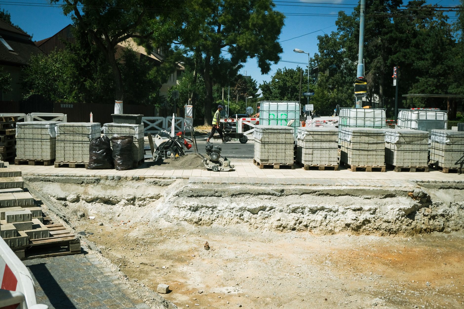 Impactul deciziei CCR asupra programului SAFE: Ilie Bolojan avertizează asupra investițiilor în infrastructură