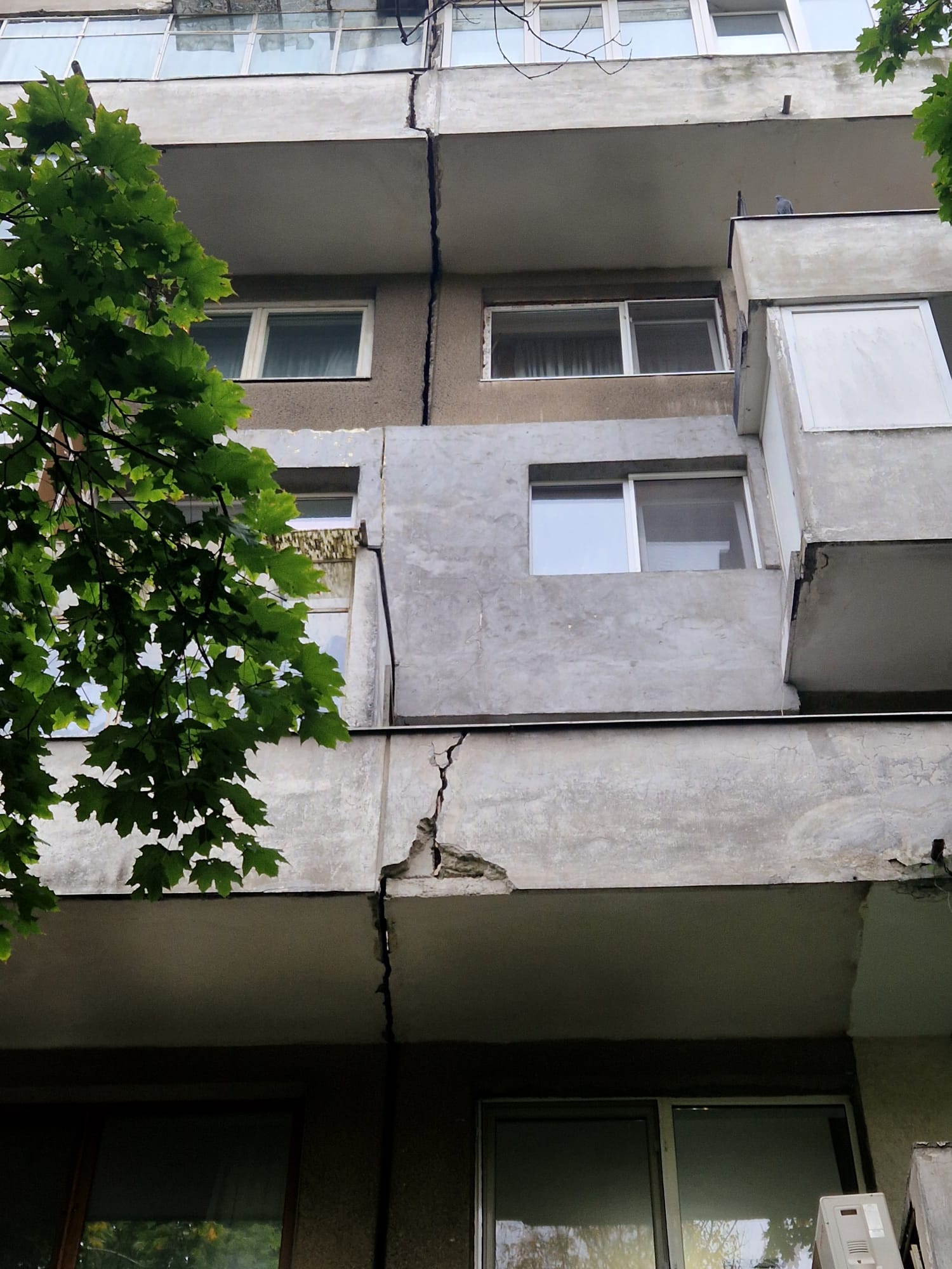 Primăria Capitalei: Fisura de la blocul evacuat din Drumul Taberei există de 9 ani