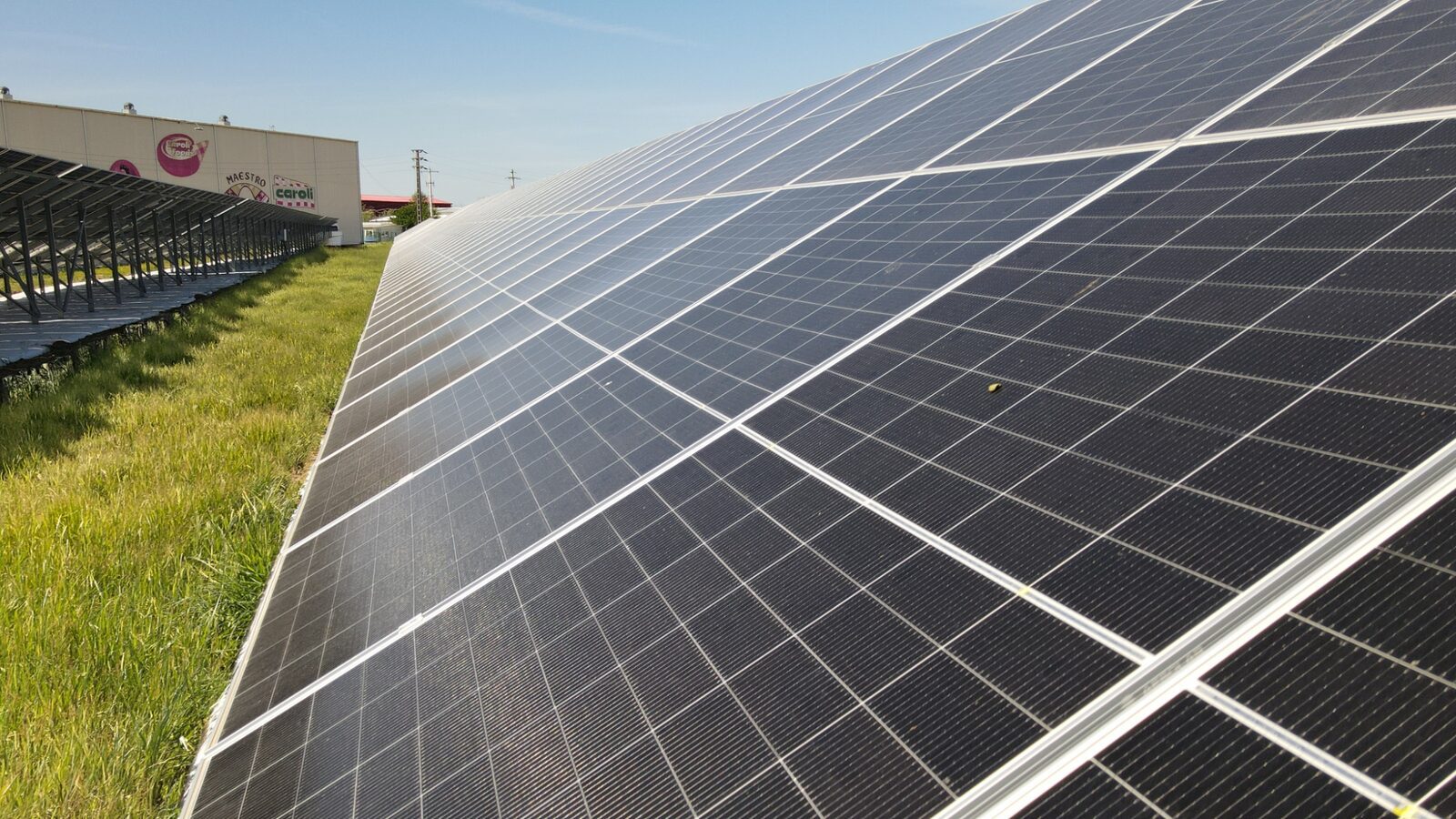 Consiliul Județean Prahova investește 42,6 milioane de lei într-un parc fotovoltaic pentru administrațiile locale