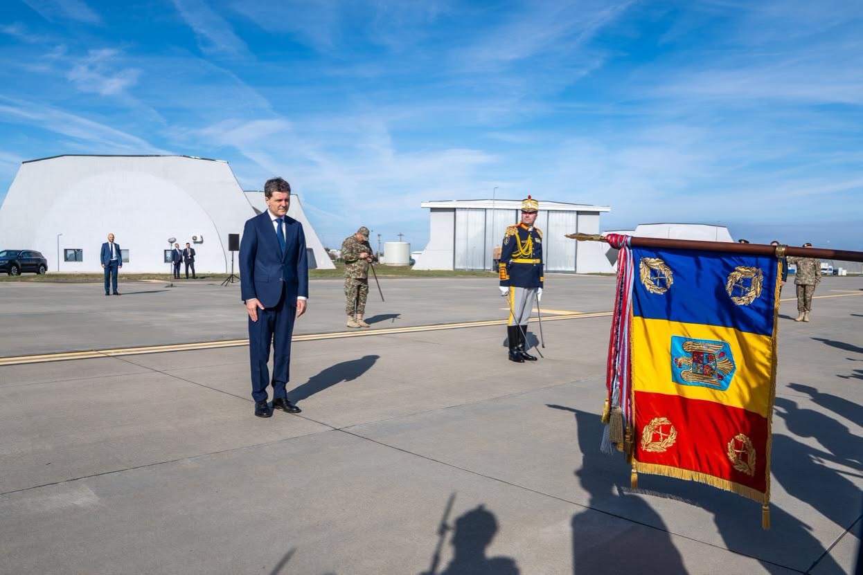 Nicușor Dan a marcat Ziua Armatei Române în cadrul Bazei 86 Aeriană din Călărași