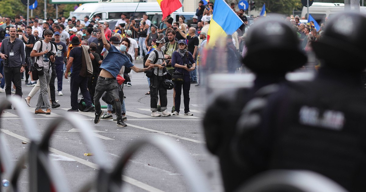 Judecătoria Sectorului 1 a dispus arestarea a patru persoane implicate în violențele de la Piața Victoriei