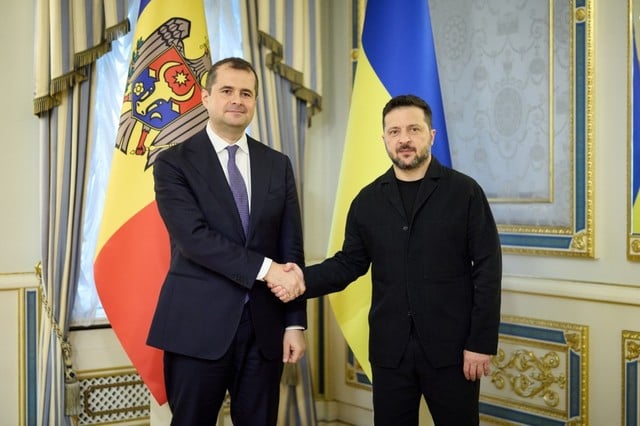 Moldova și Ucraina semnează acord de cooperare tehnico-militară în urma vizitei premierului Vasile Tofan la Kiev