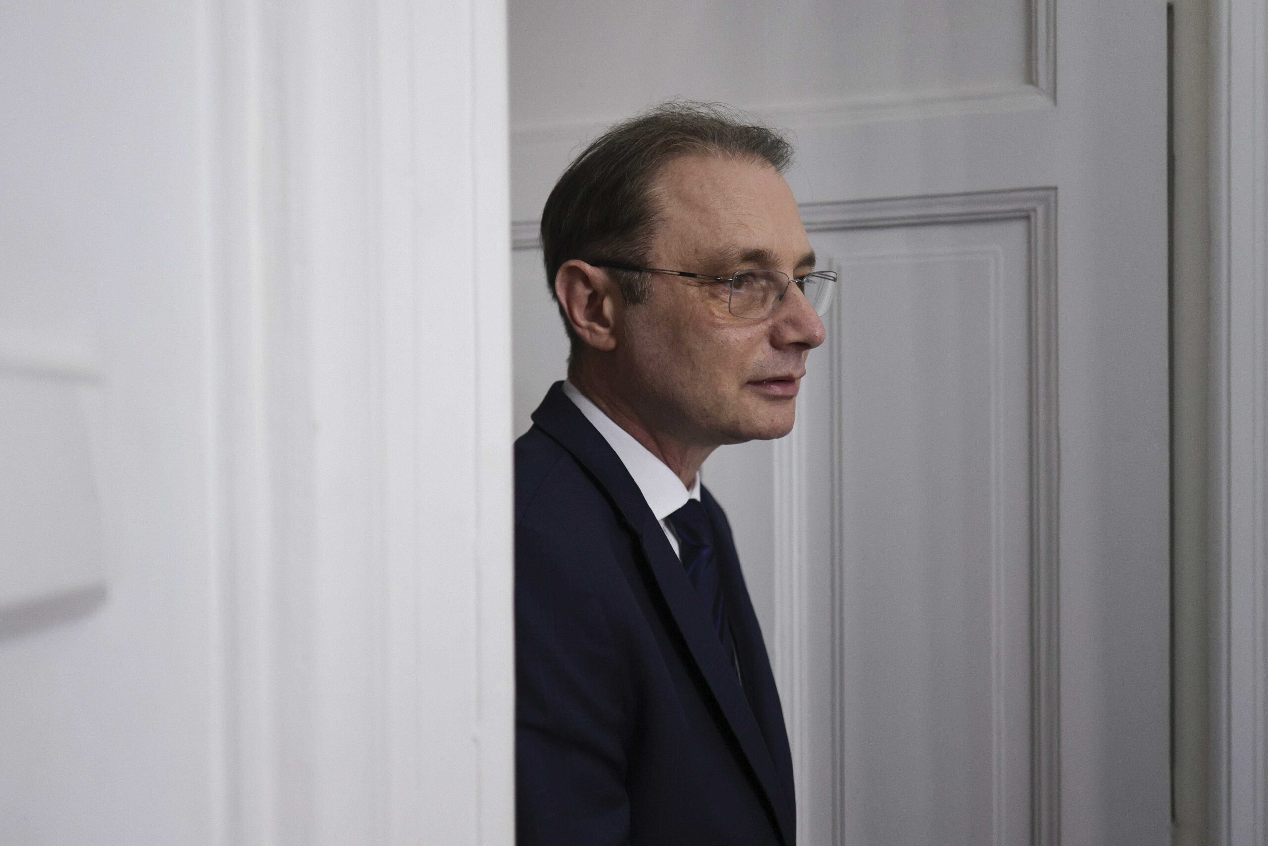 Premierul Luca Niculescu efectuează prima sa vizită externă în Republica Moldova