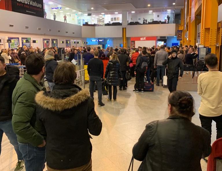 Aeroportul Cluj implementează 12 porți automate pentru controlul frontierelor