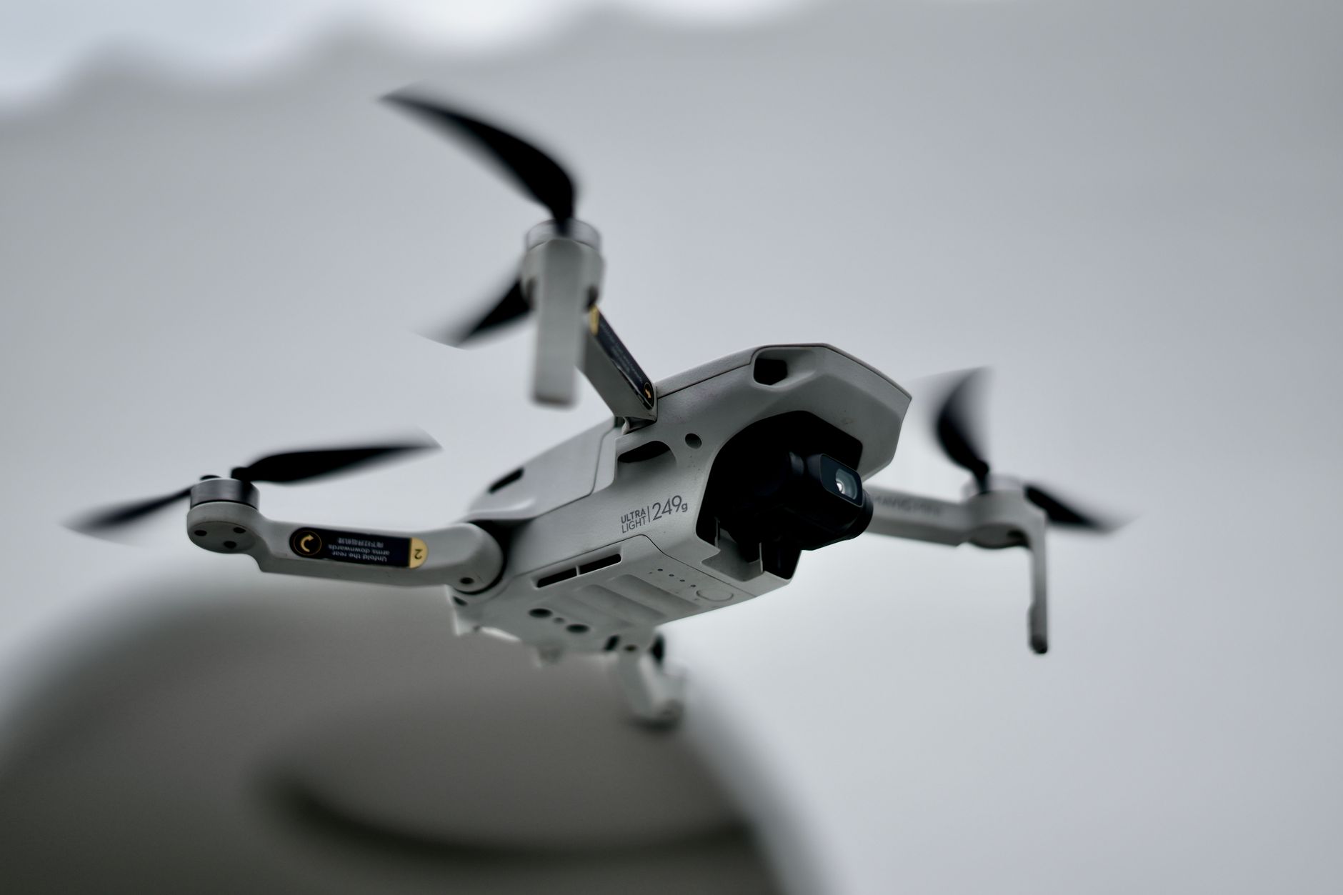 Analiza EPRS: Vulnerabilități europene în detectarea dronelor și răspunsul la atacurile hibride