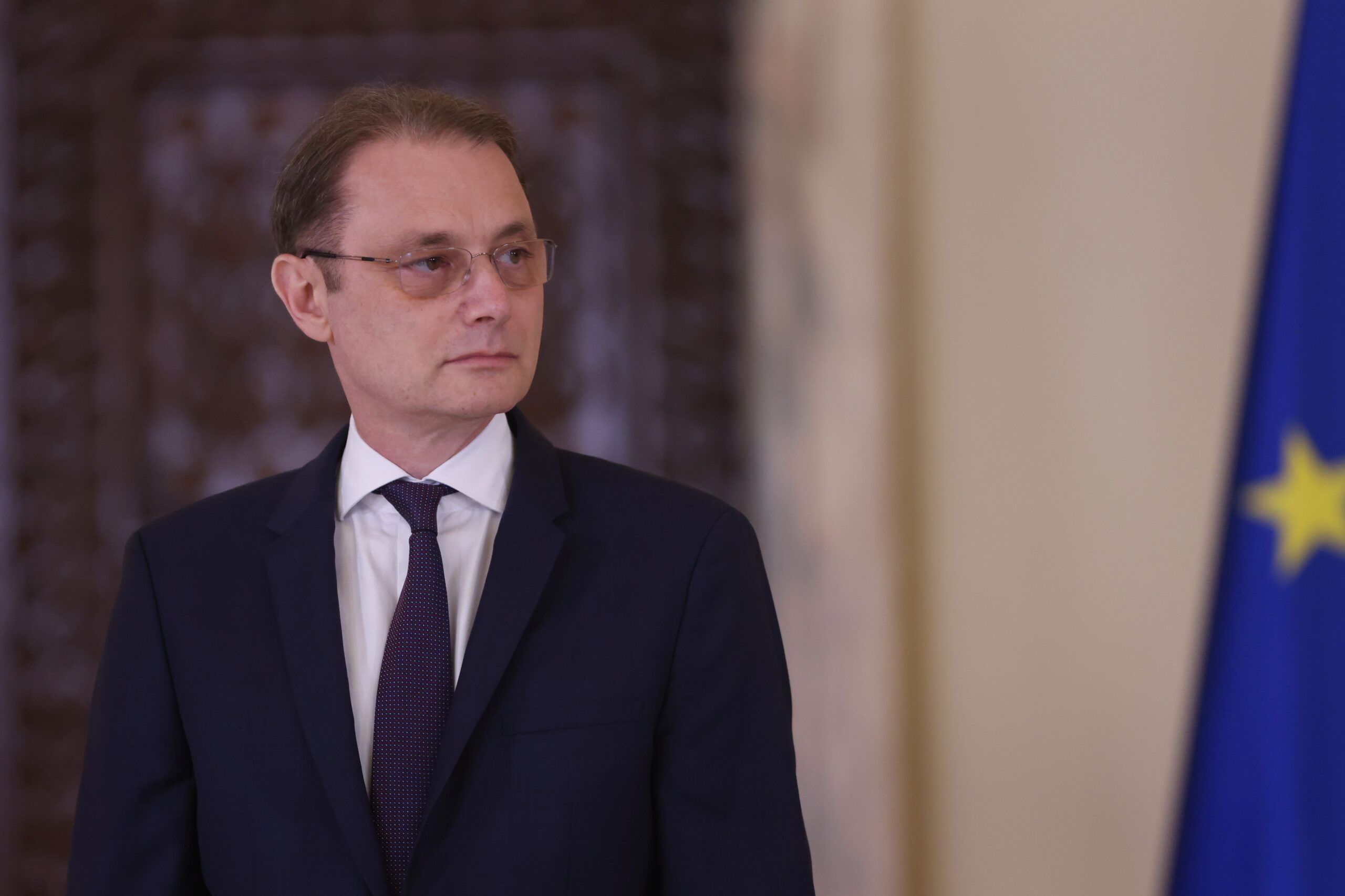 Premierul Luca Niculescu evită o poziție explicită privind unirea României cu Republica Moldova