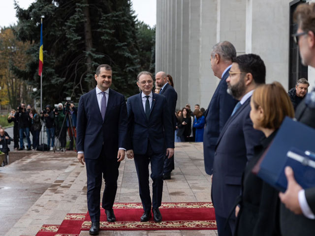 Premierul Luca Niculescu a vizitat Republica Moldova în prima sa deplasare externă de la mandat