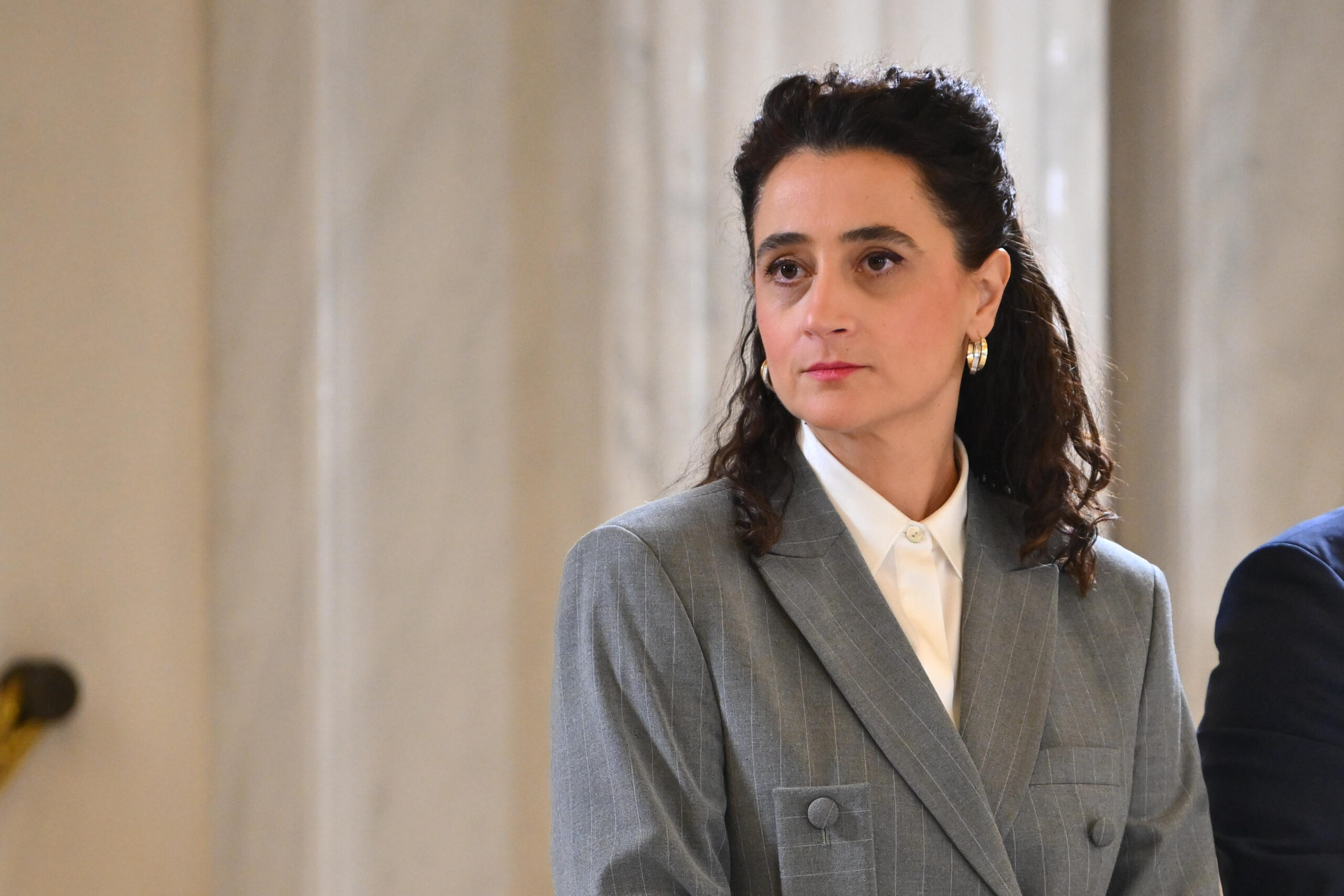 Evaluarea ridicolă a unui tablou de Nicolae Grigorescu: ministra Culturii explică eroarea de 3,5 lei