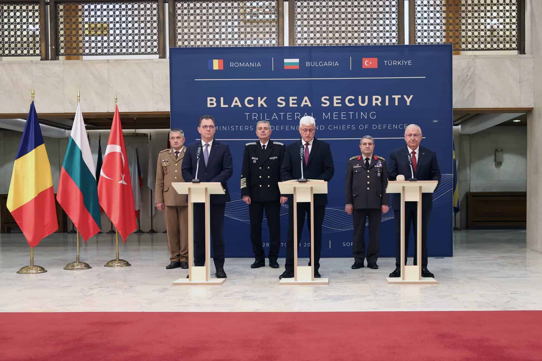 Miniștrii apărării din România, Bulgaria și Turcia au discutat la Sofia măsuri de securitate în Marea Neagră