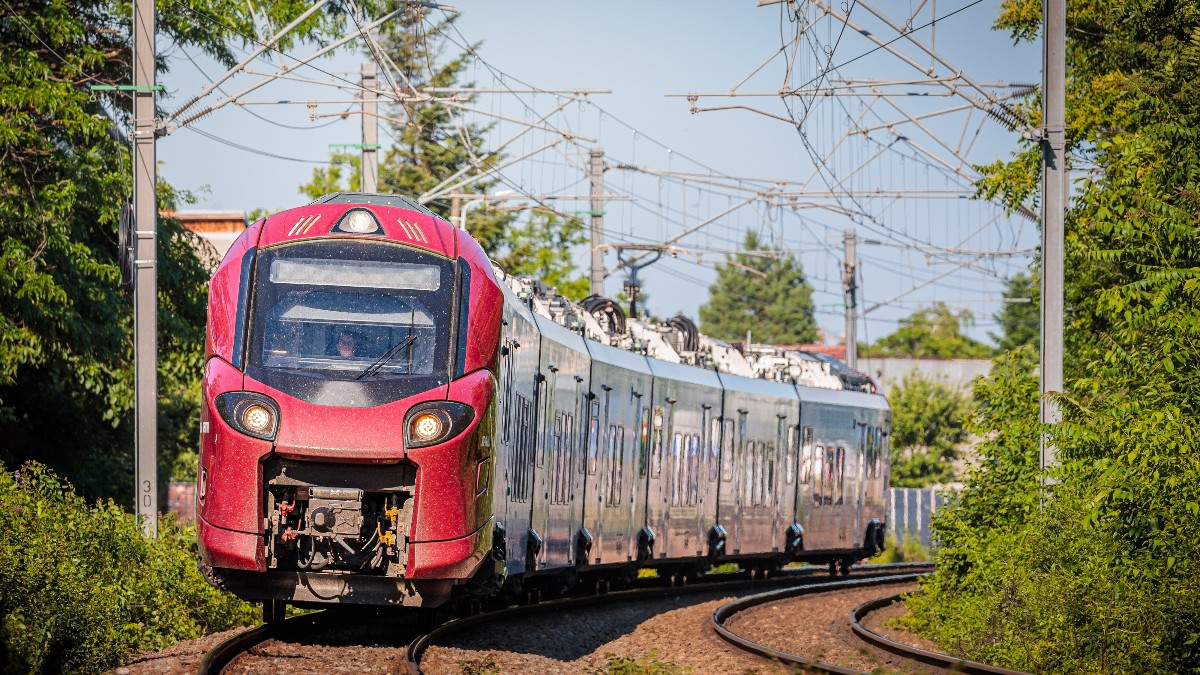 Foști angajați CFR Călători solicită plăți retroactive pentru ultimul deceniu după achitare