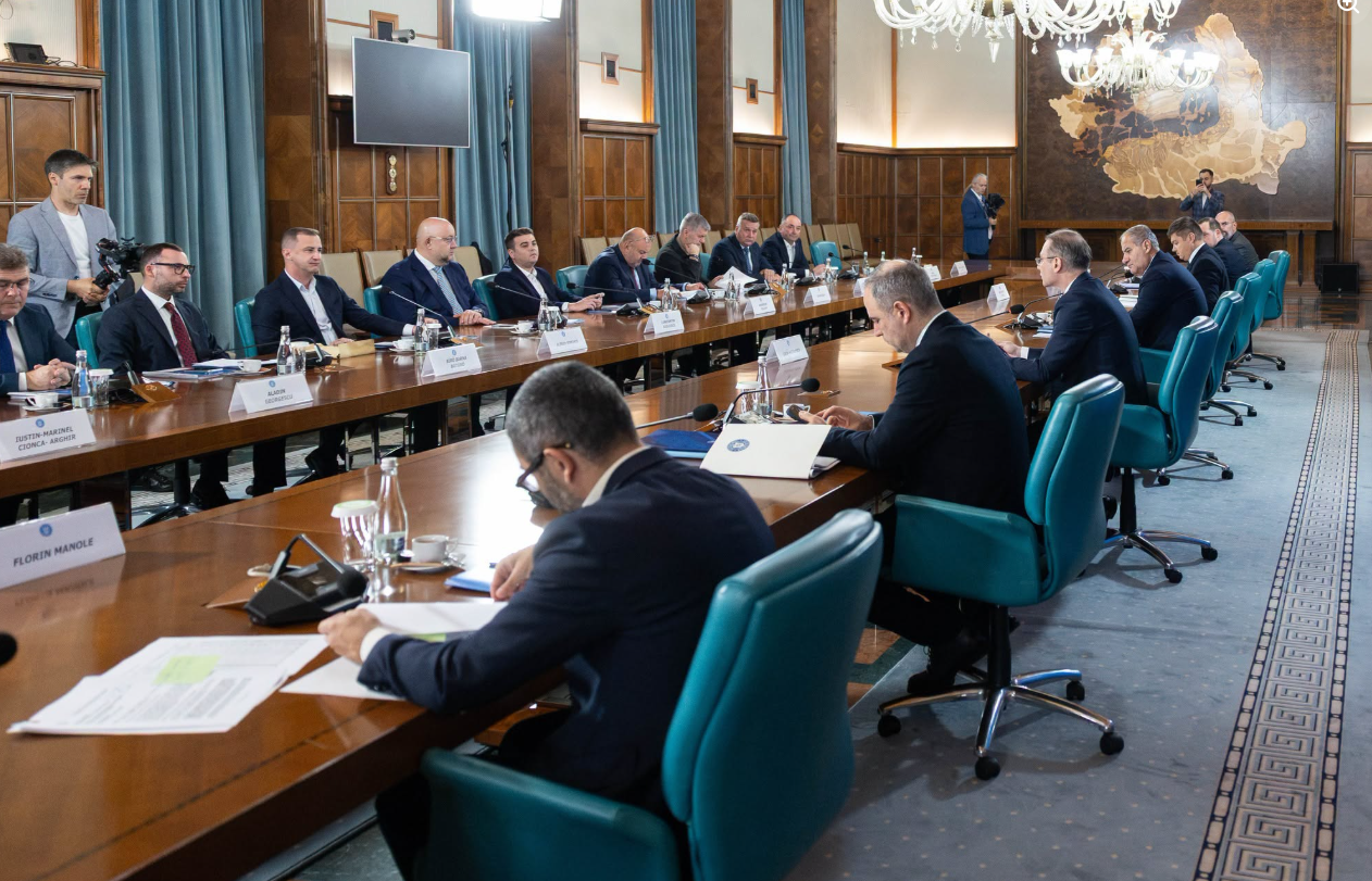 Luca Niculescu a discutat cu reprezentanții consiliilor județene despre finanțarea PNRR și reforma administrativă