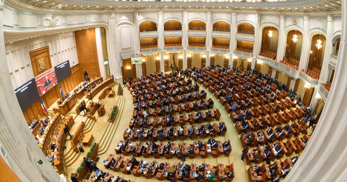 Prezența scăzută a senatorilor la Parlament: amende de 21.000 de lei pentru absențele nemotivate