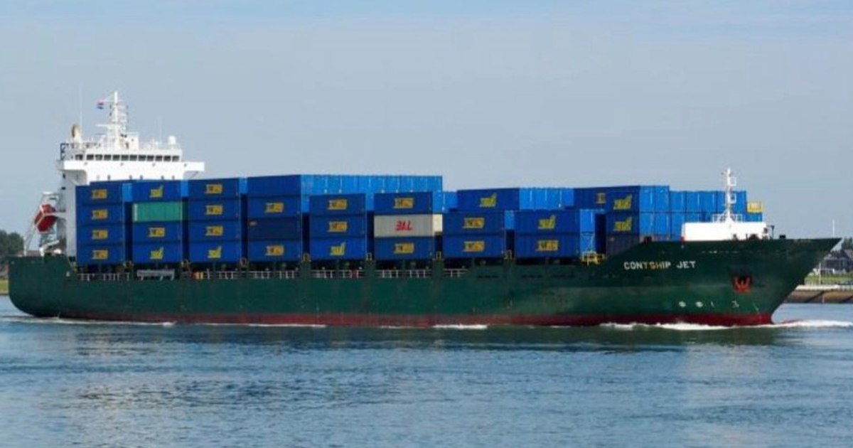 Containere cu substanțe periculoase plutesc în derivă în Marea Neagră după atacul asupra navei CONTSHIP JET