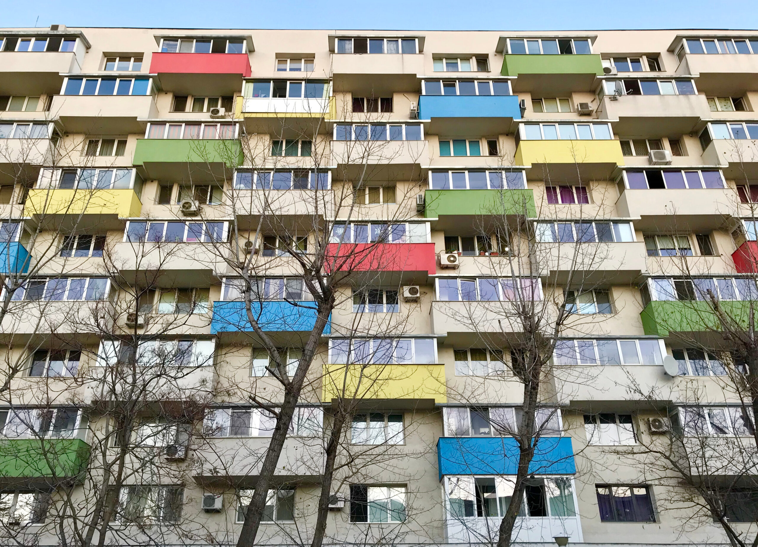 Noul Cod Urbanistic impune regularizarea balcoanelor închise în apartamente