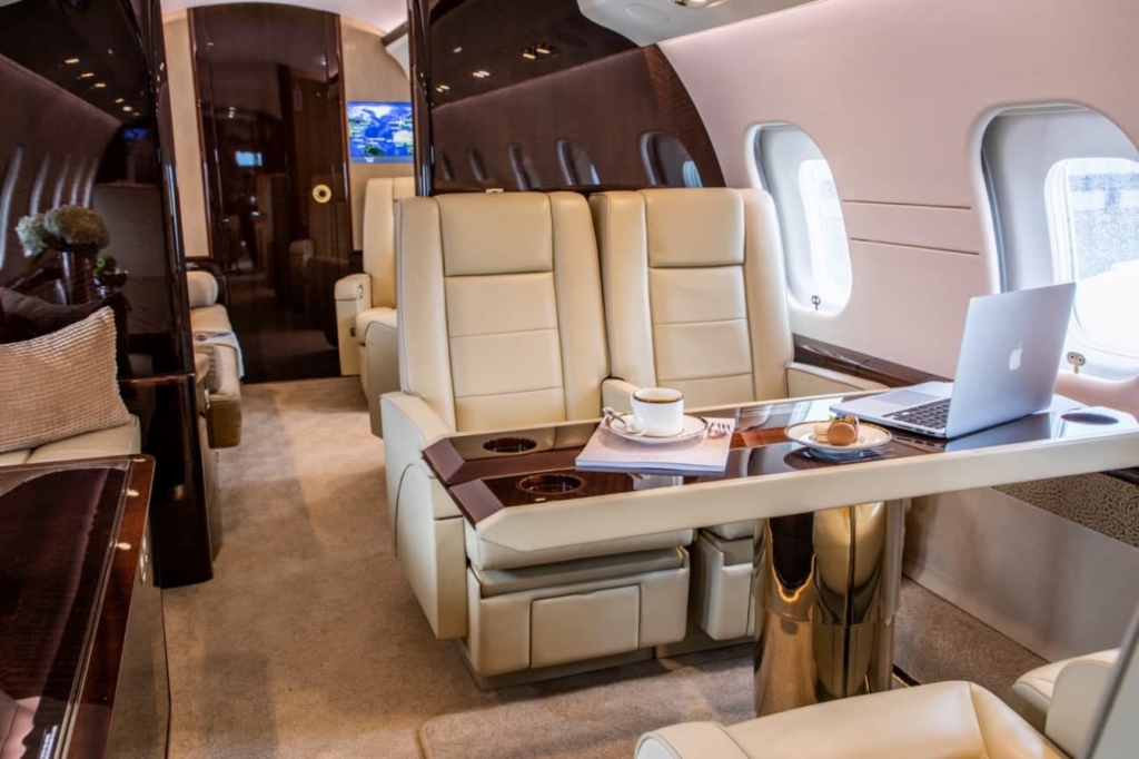 Nicușor Dan efectuează o vizită în SUA cu un avion închiriat de la o companie din Luxemburg