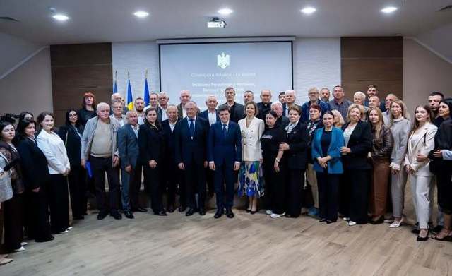 Nicușor Dan a discutat cu reprezentanții comunității de români din Transcarpatia despre drepturile acestora