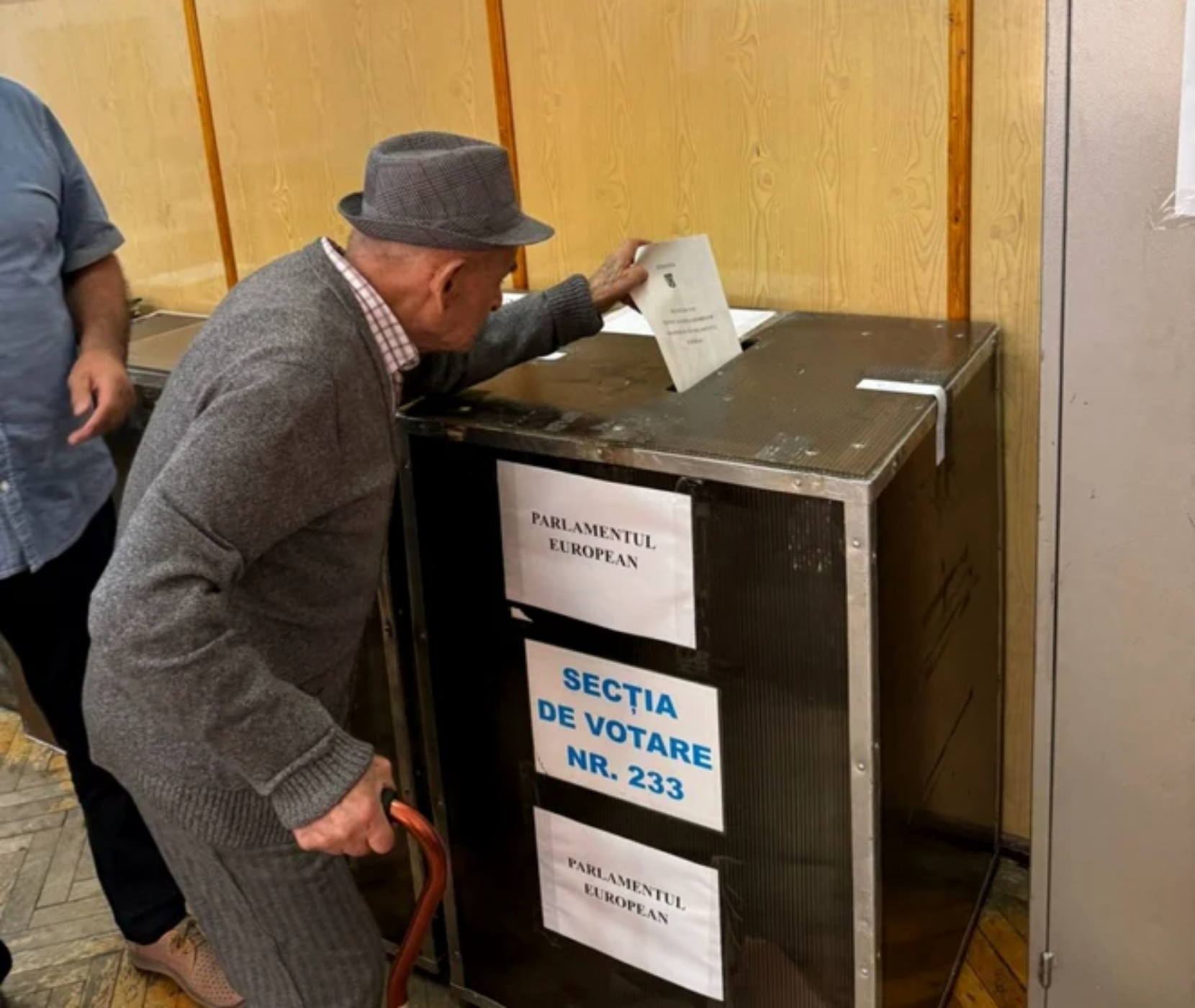 Peste 17.000 de cetățeni cu vârsta de peste 100 de ani apar în Registrul Electoral fără documente de deces