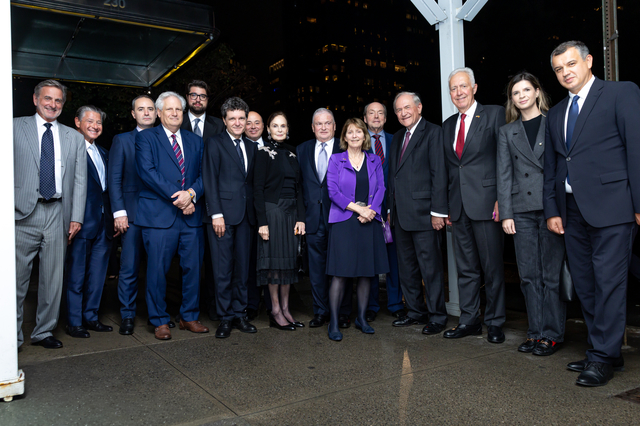 Nicușor Dan s-a reunit la New York cu foști ambasadori ai Statelor Unite pentru consolidarea relațiilor bilaterale