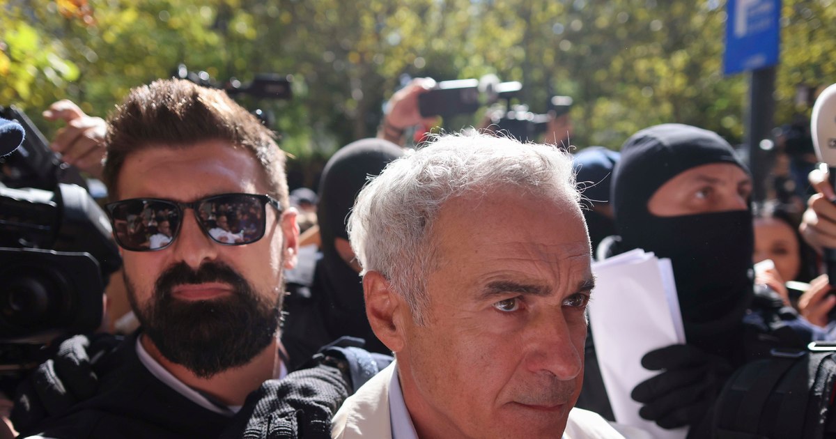 Călin Georgescu a fost reținut de DIICOT; astăzi se decide dacă va fi arestat preventiv pentru 30 de zile