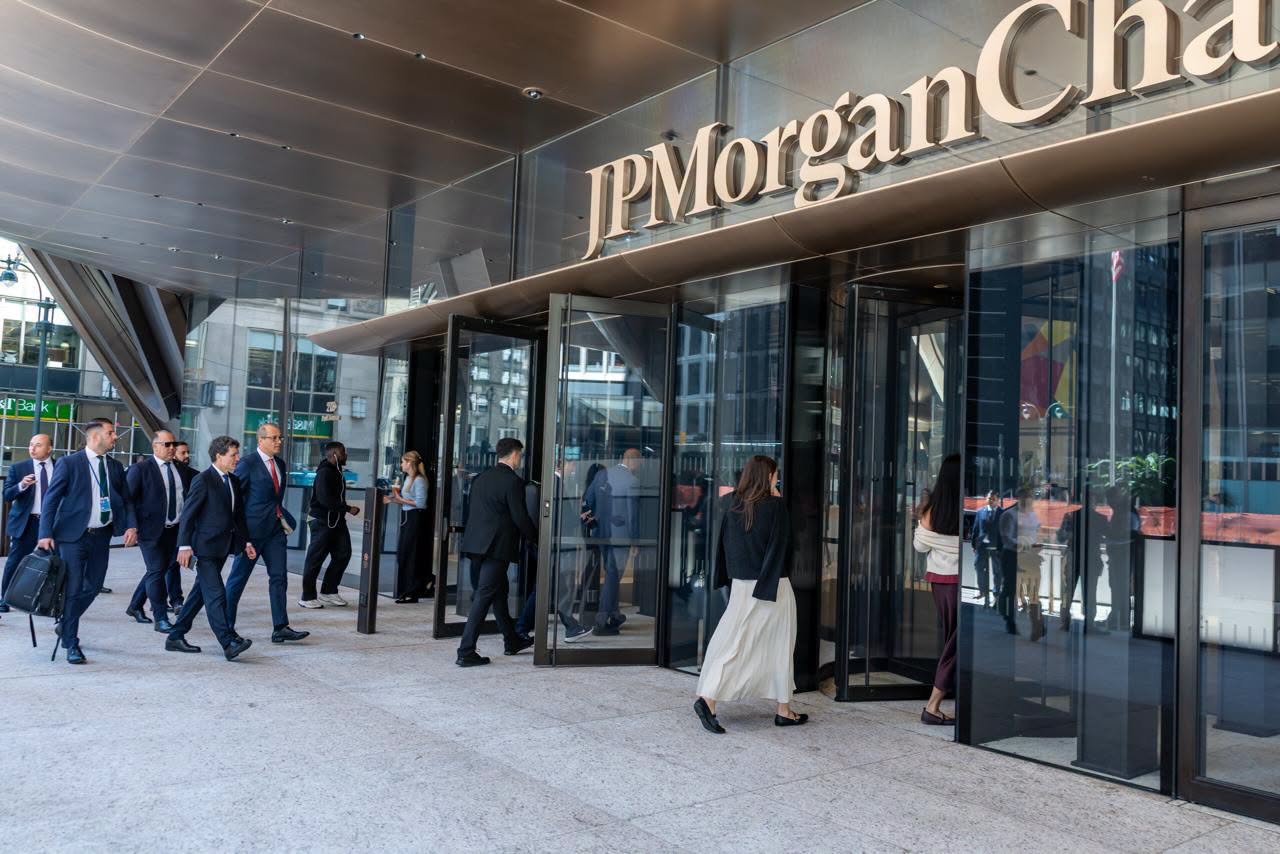 Nicușor Dan a discutat la sediul JPMorgan despre finanțarea statului român și reducerea deficitului