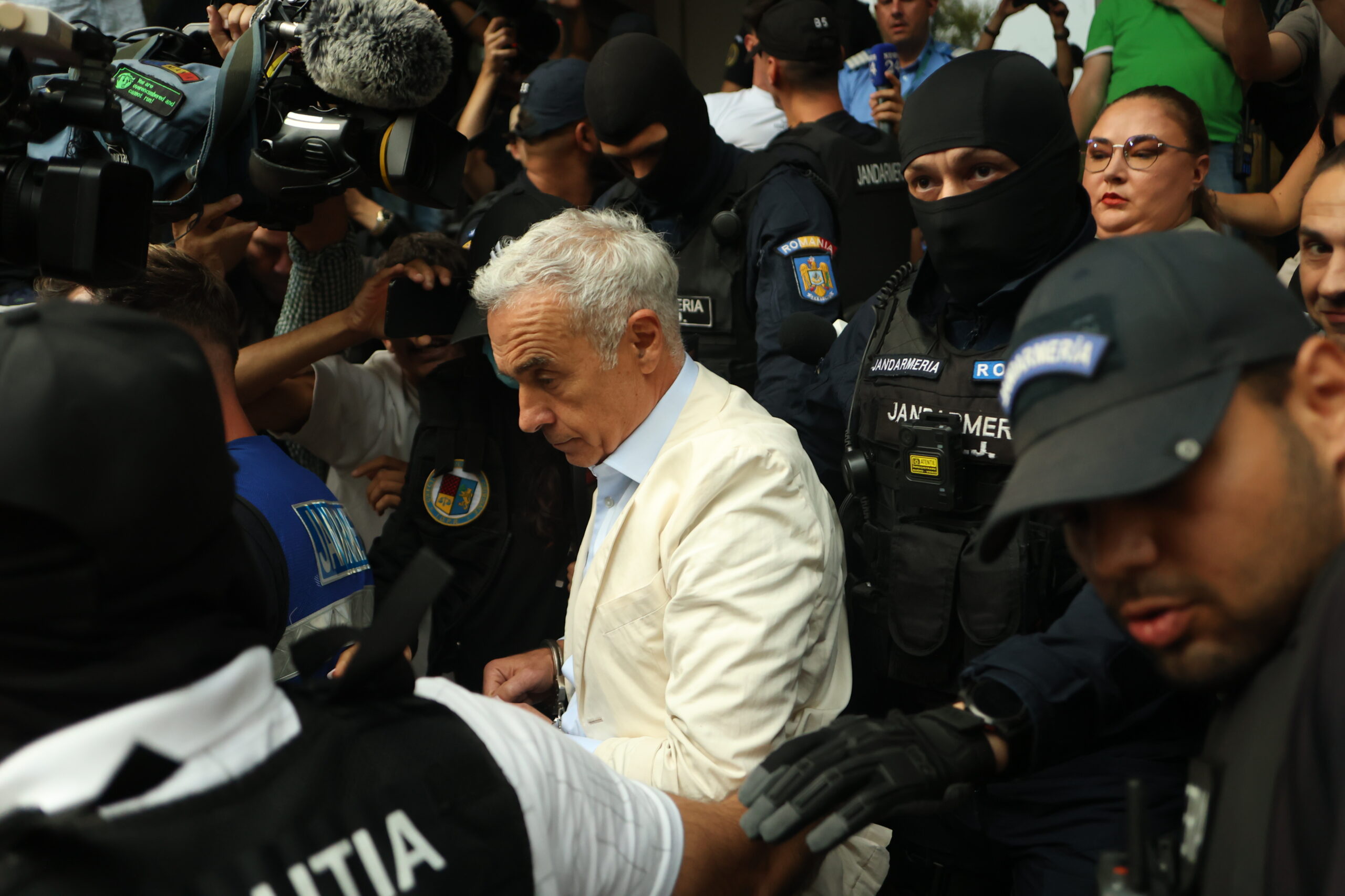 Călin Georgescu este eliberat sub control judiciar în dosarul înșelătoriei de 1,1 milioane de euro