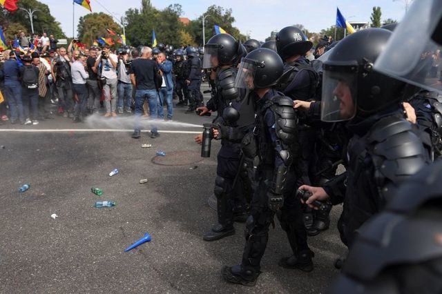 Șapte persoane reținute în urma perchezițiilor legate de violențele de la protestul ciobanilor