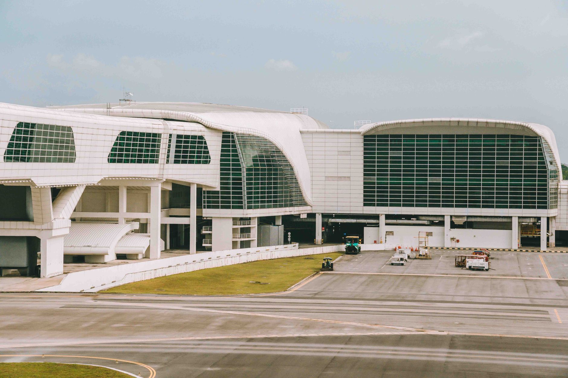 Contract pentru supervizarea noului terminal de la Aeroportul Henri Coandă: Tecnic Consulting Engineering Romania desemnată