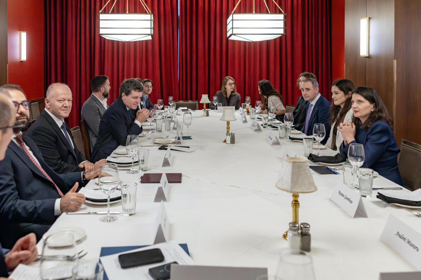 Mesaj de încredere transmis investitorilor instituționali de Nicușor Dan la New York