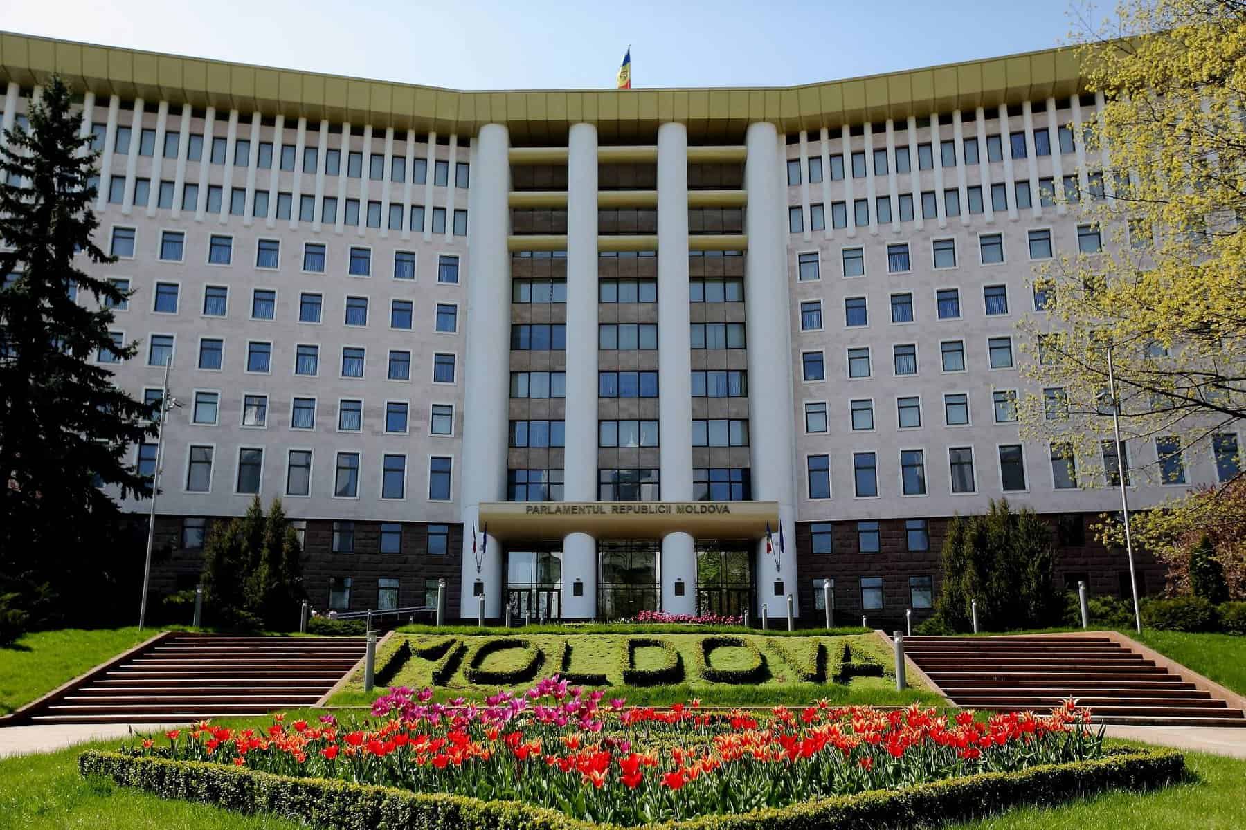 Parlamentul Republicii Moldova instituie starea de urgență în sectoarele energiei și apei