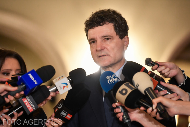 Nicușor Dan solicită partidelor politice disponibilitatea de negociere pentru formarea guvernului