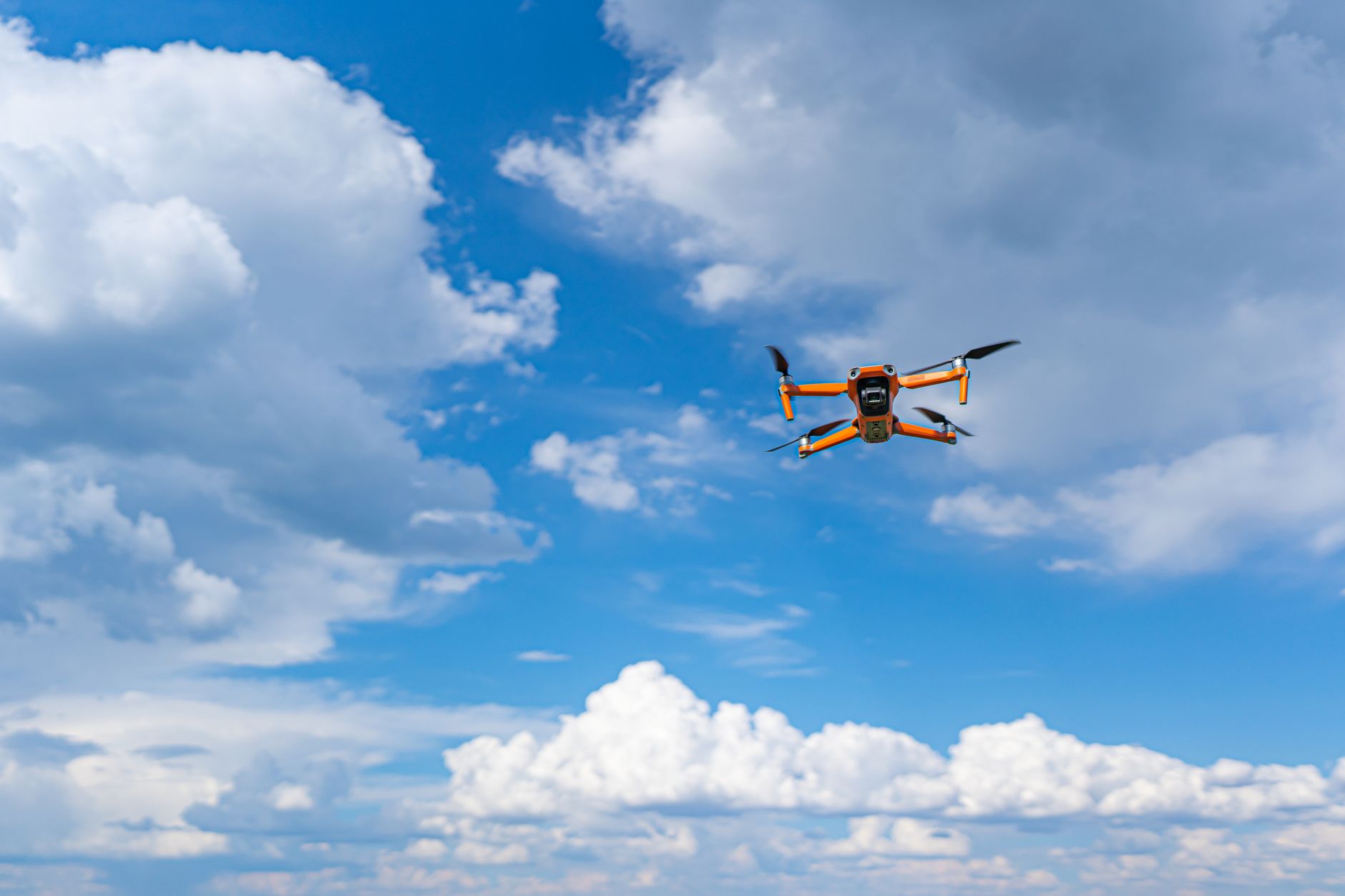 Spațiul aerian din nordul Republicii Moldova a fost închis după detectarea mai multor drone