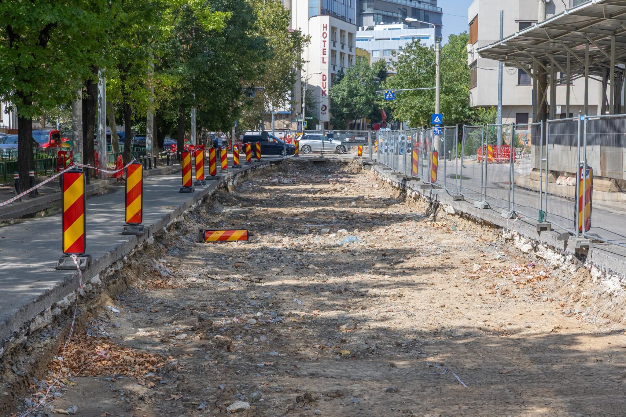 Problemele infrastructurii subterane blochează modernizarea liniilor de tramvai din București