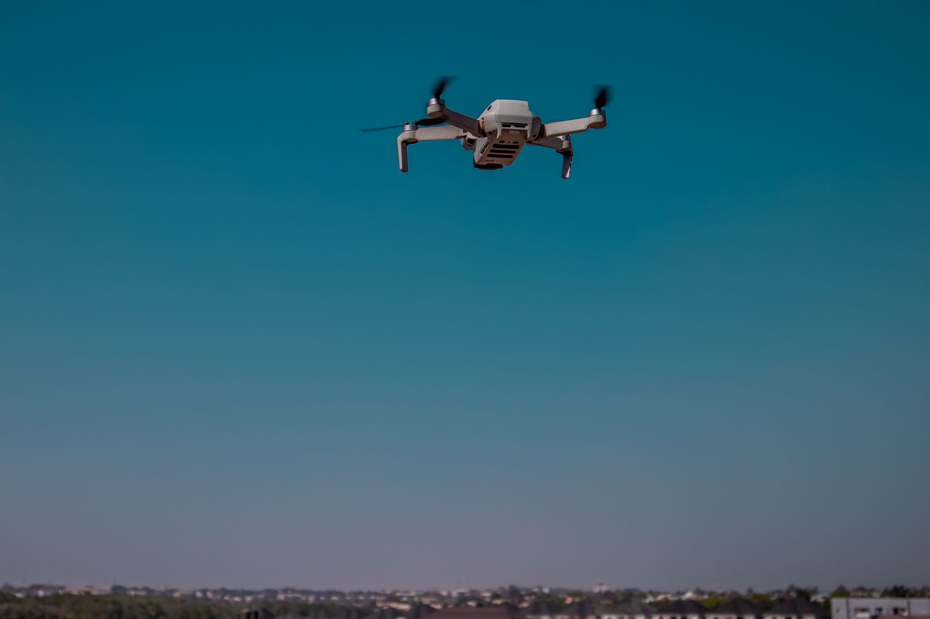 Descoperită dronă dotată cu cameră video în Republica Moldova: un nou tip de incident de securitate