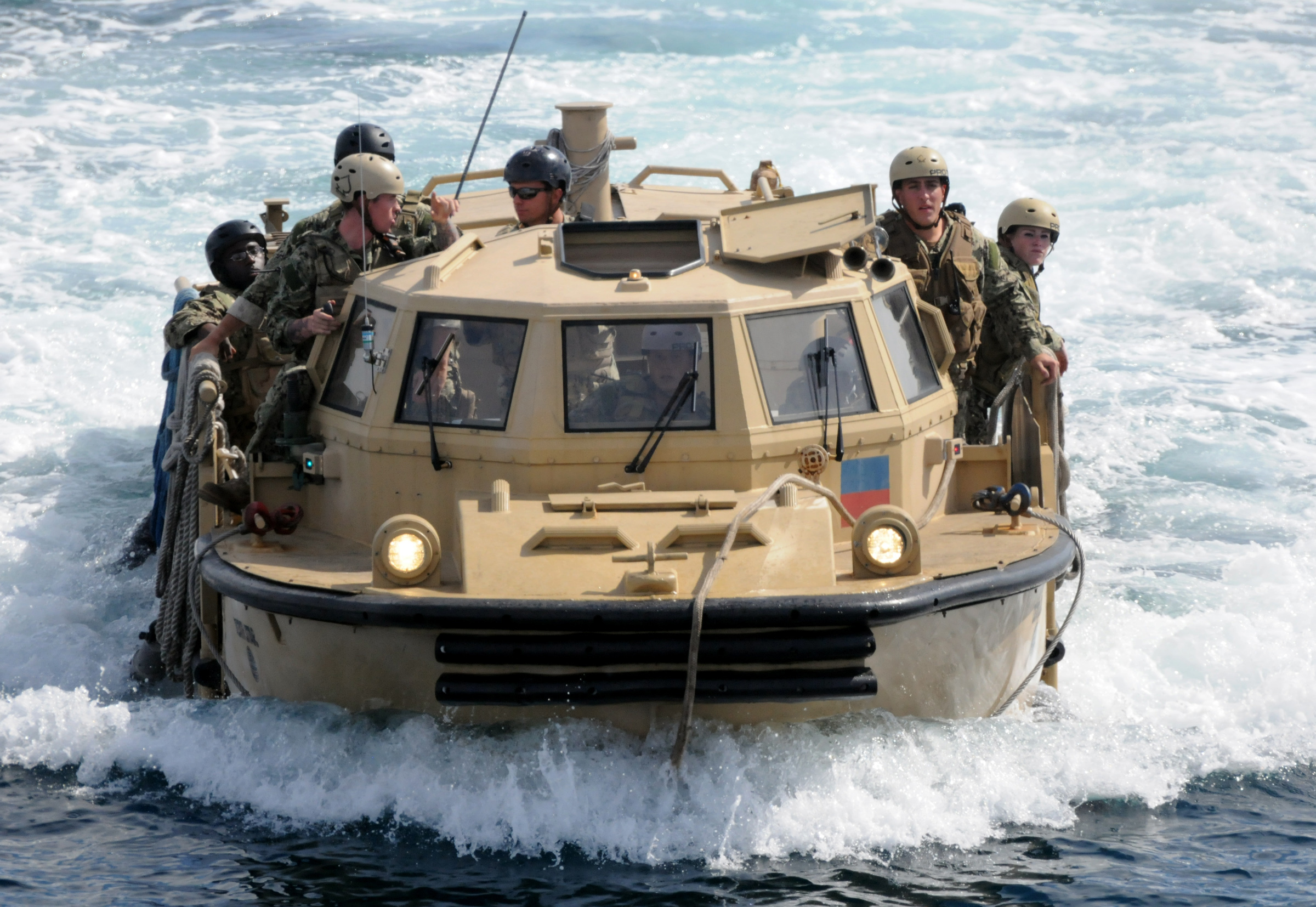 Forțele Navale Române primesc primele vehicule amfibii de asalt AAV-7 din Statele Unite ale Americii