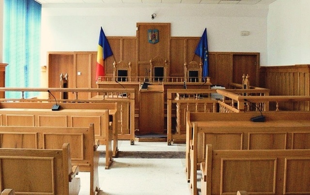Inspector de muncă din Alba trimis în judecată pentru divulgarea de informații secrete de serviciu