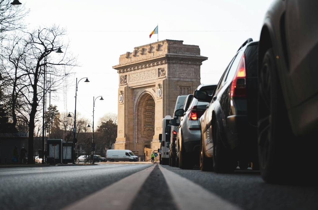 Restricții de circulație pentru vehiculele de aprovizionare și curierat în București la orele de vârf