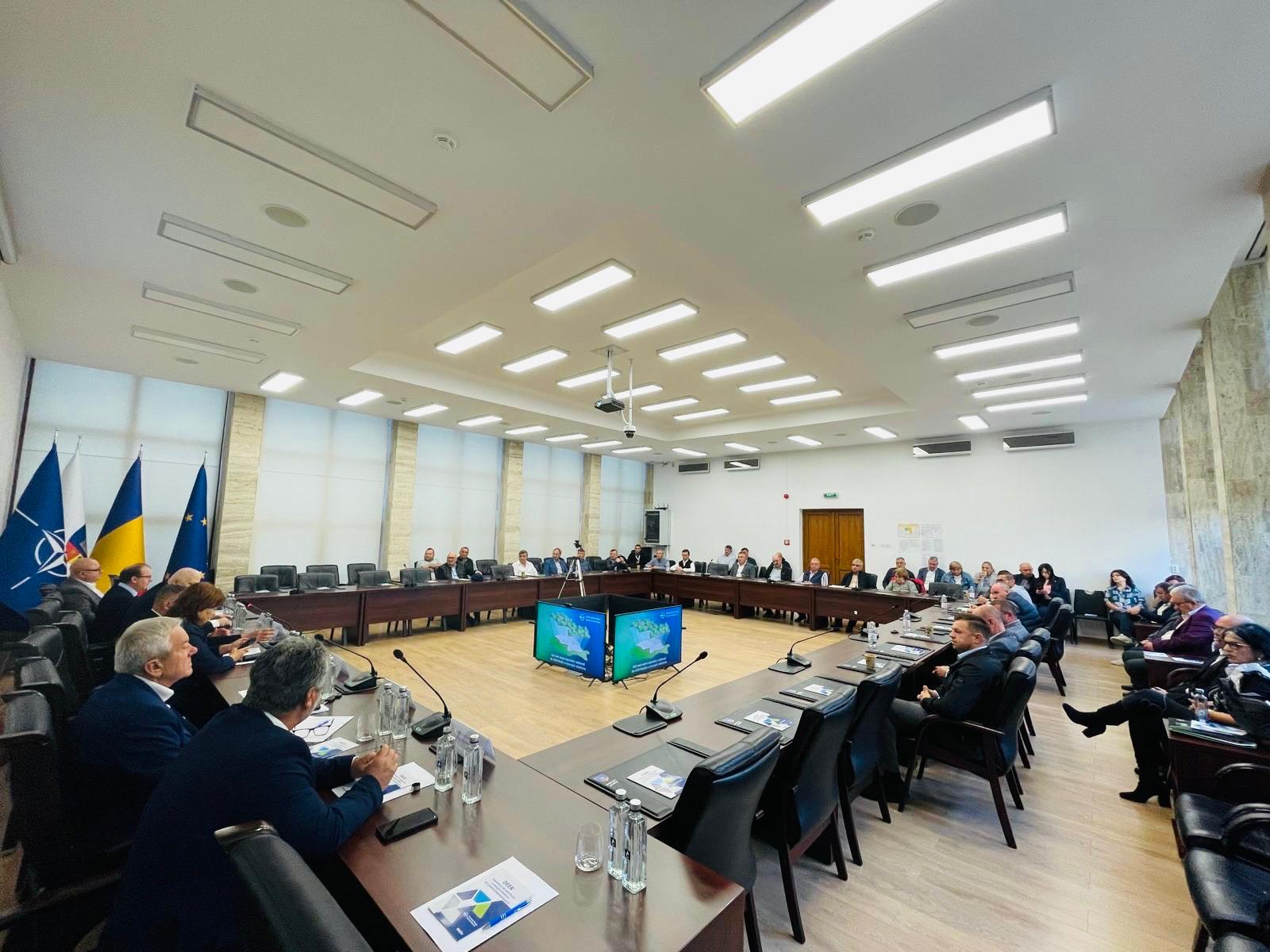 DEER și autoritățile din Buzău discută coordonarea investițiilor în infrastructura de distribuție a energiei