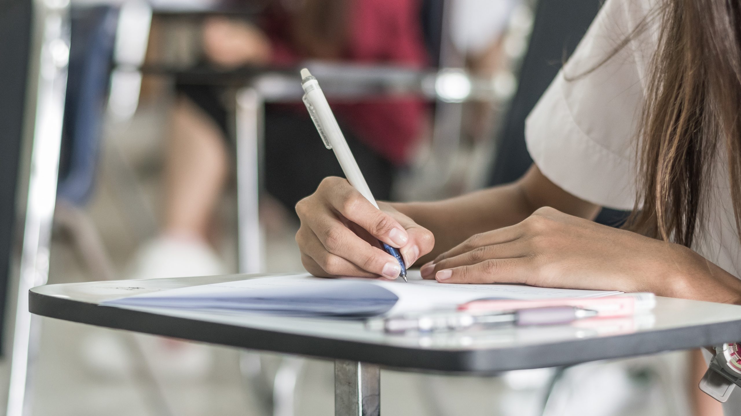 Liceele nu vor mai putea organiza examene de admitere proprii, a decis Nicușor Dan